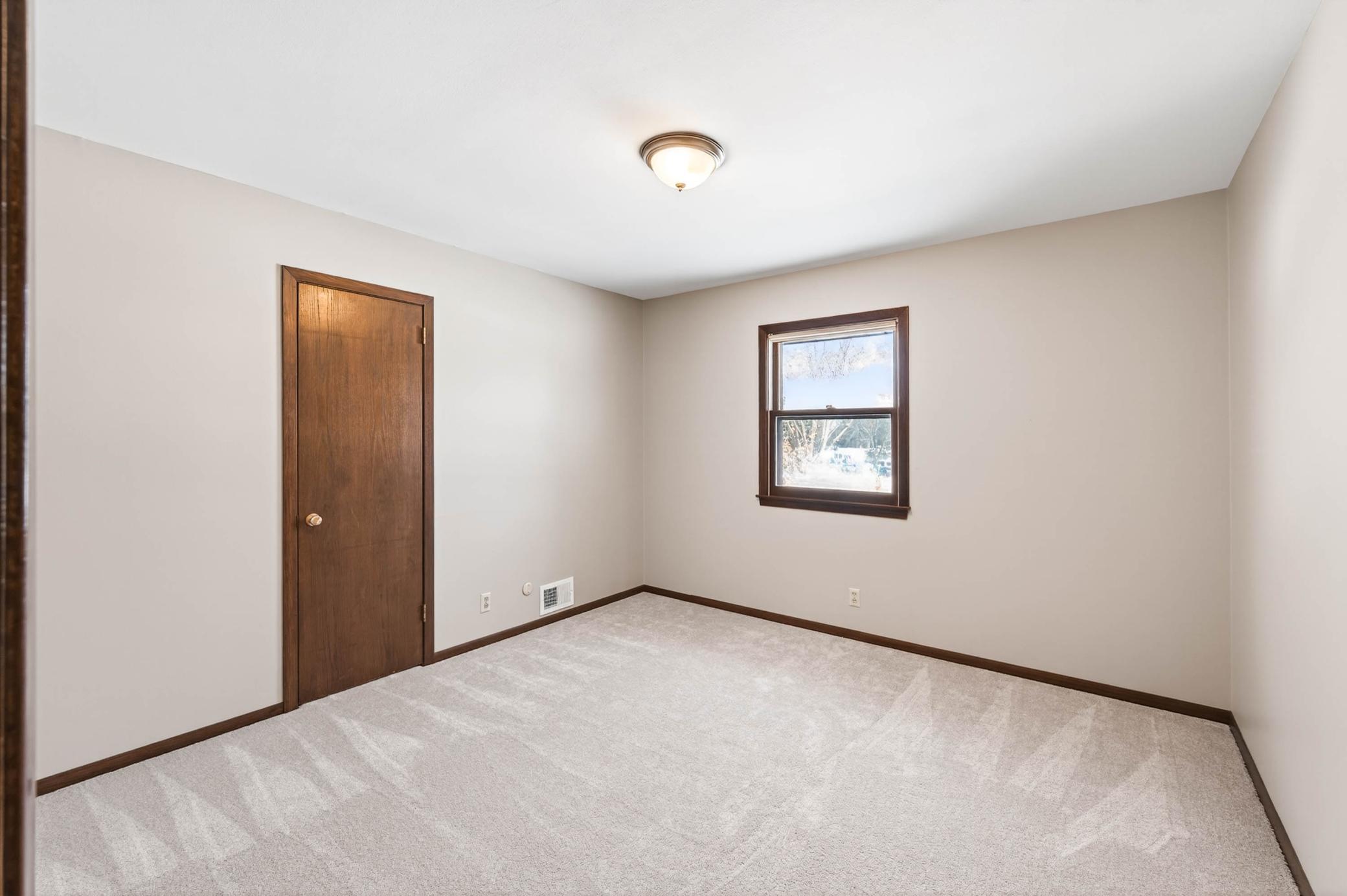 6381 Rath Drive Woodbury, MN 55125 - Photo 14 of 25