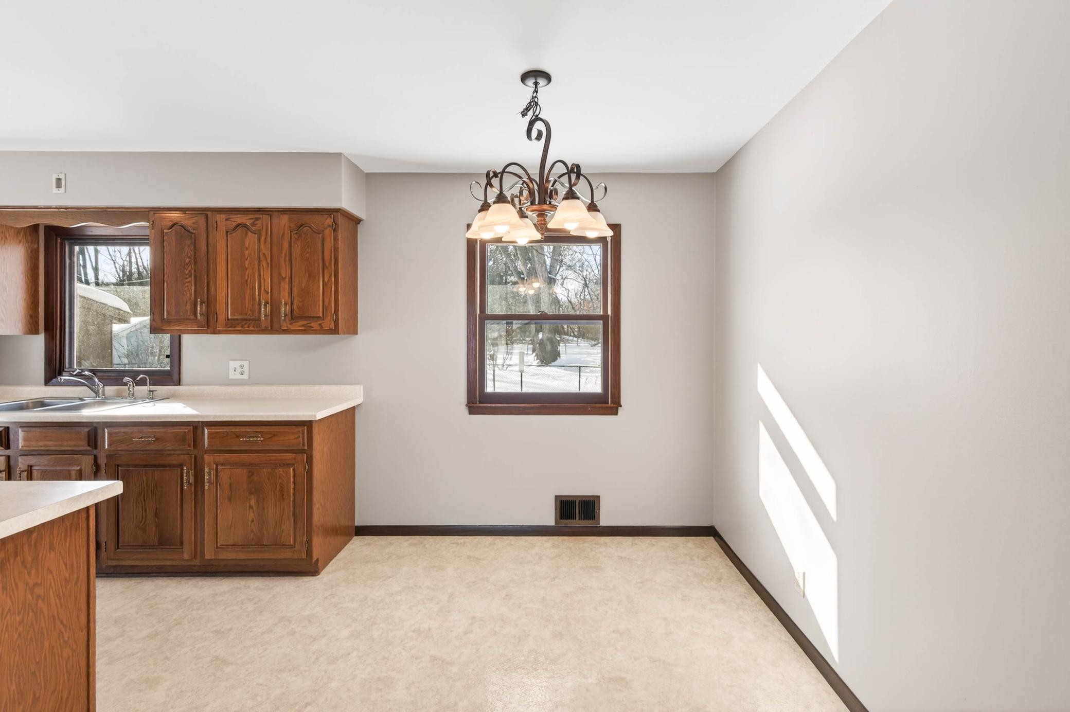 6381 Rath Drive Woodbury, MN 55125 - Photo 6 of 25