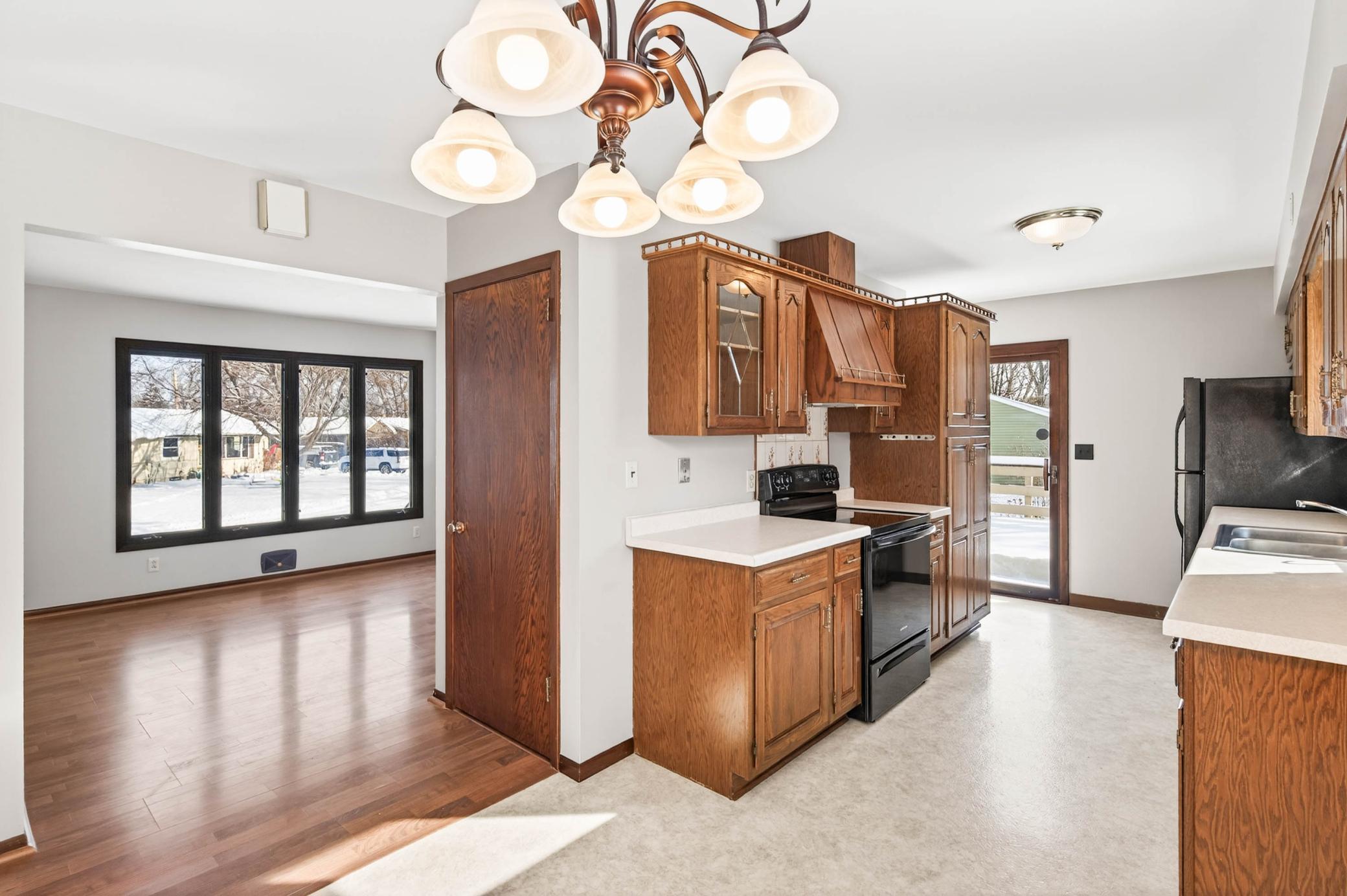 6381 Rath Drive Woodbury, MN 55125 - Photo 7 of 25