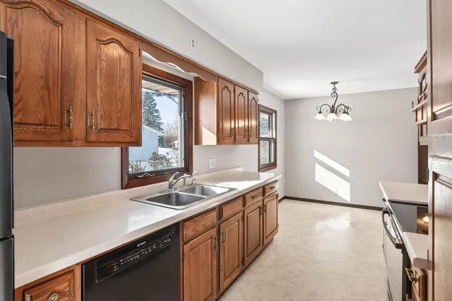 $339,900 | 6381 Rath Drive, Woodbury, MN 55125