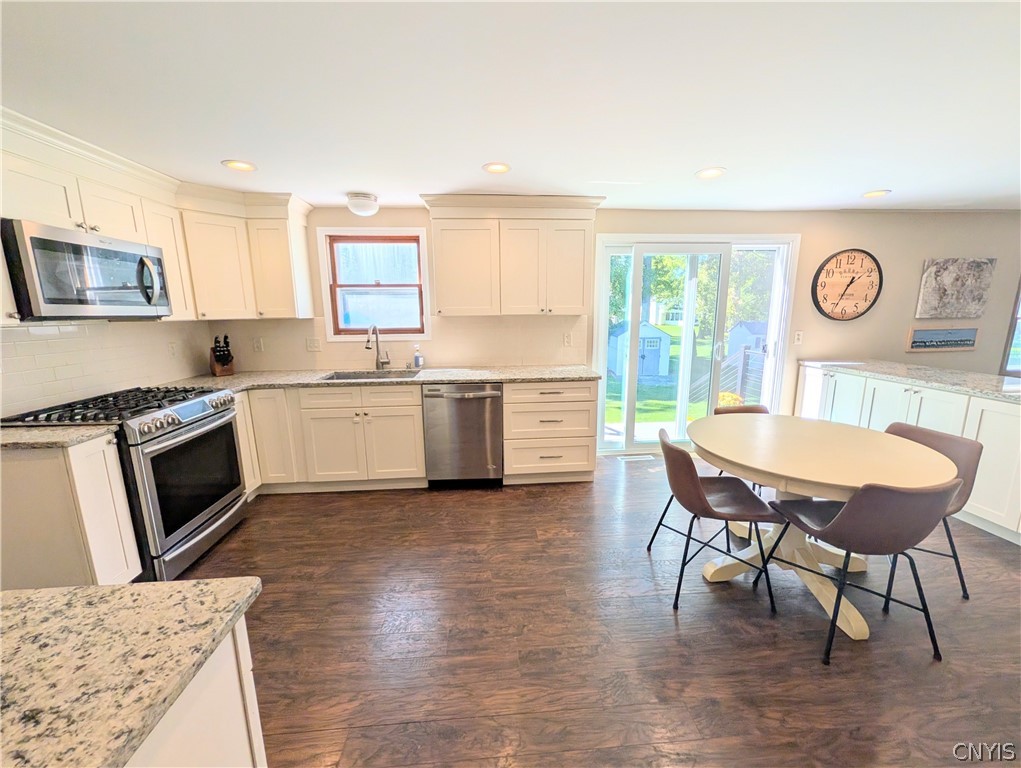 8009 Ginger Road Clay, NY 13090 - Photo 29 of 48 Eat-in area of the kitchen has a new slider to the patio and back yard