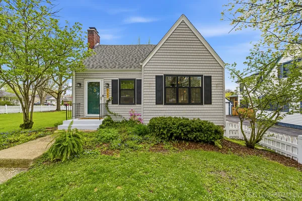 $414,900 | 923 South Avenue, St. Charles, IL 60174