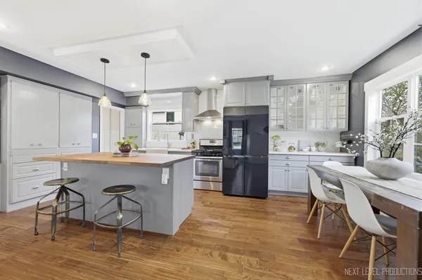 $414,900 | 923 South Avenue, St. Charles, IL 60174