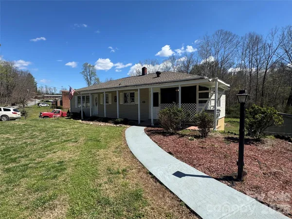 $225,000 | 848 Meadowood Drive Northeast, Lenoir, NC 28645