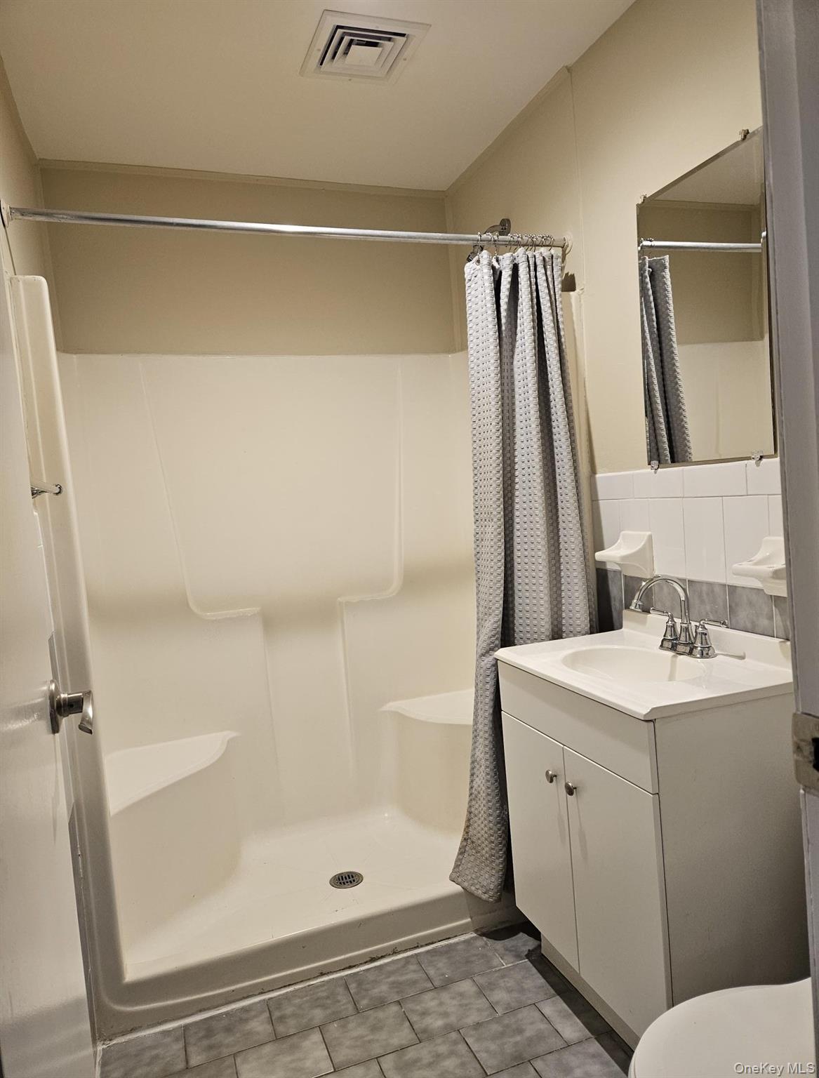 60 Marwood Road North, Unit B Port Washington, NY 11050 - Photo 11 of 17