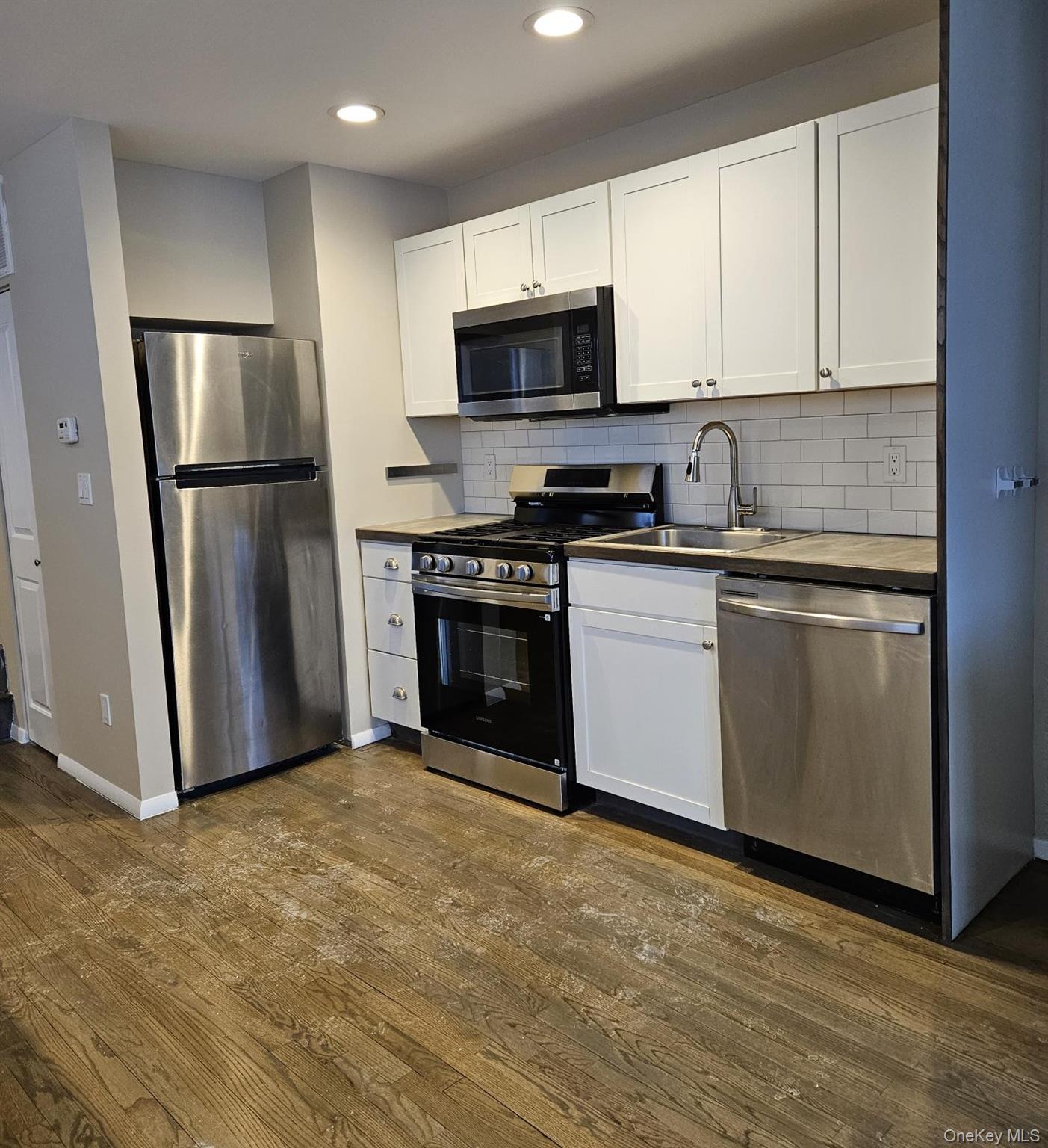 60 Marwood Road North, Unit B Port Washington, NY 11050 - Photo 3 of 17