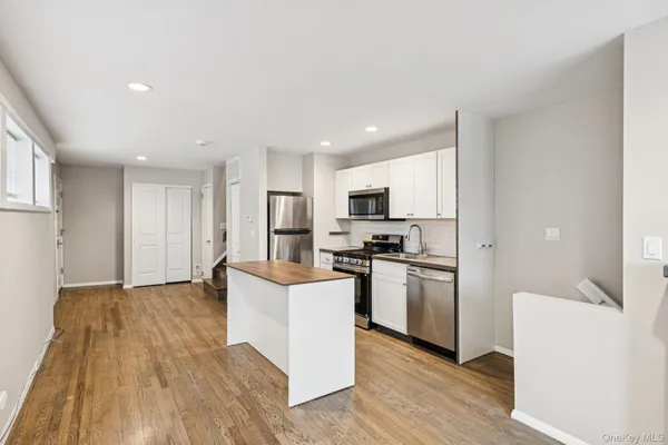 $3,950 | 60 Marwood Road North, Unit B, Port Washington, NY 11050