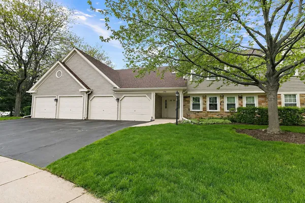 $299,000 | 2838 Meadow Lane, Unit W2, Schaumburg, IL 60193