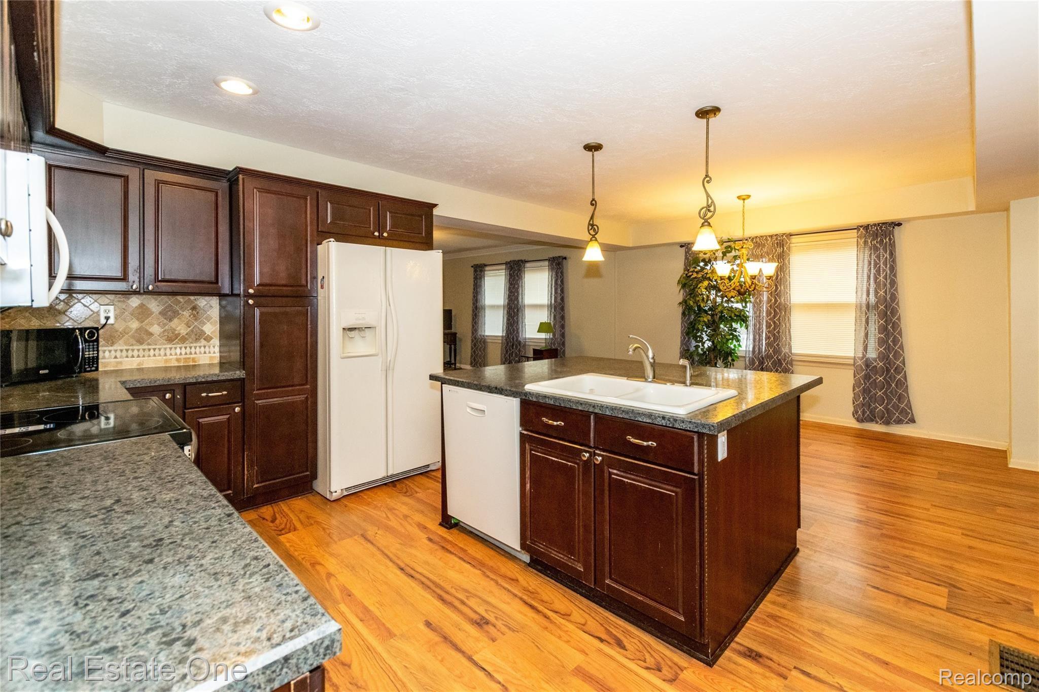 138 Benjamin Street Romeo, MI 48065 - Photo 16 of 26 138BenjaminSt-22.jpg