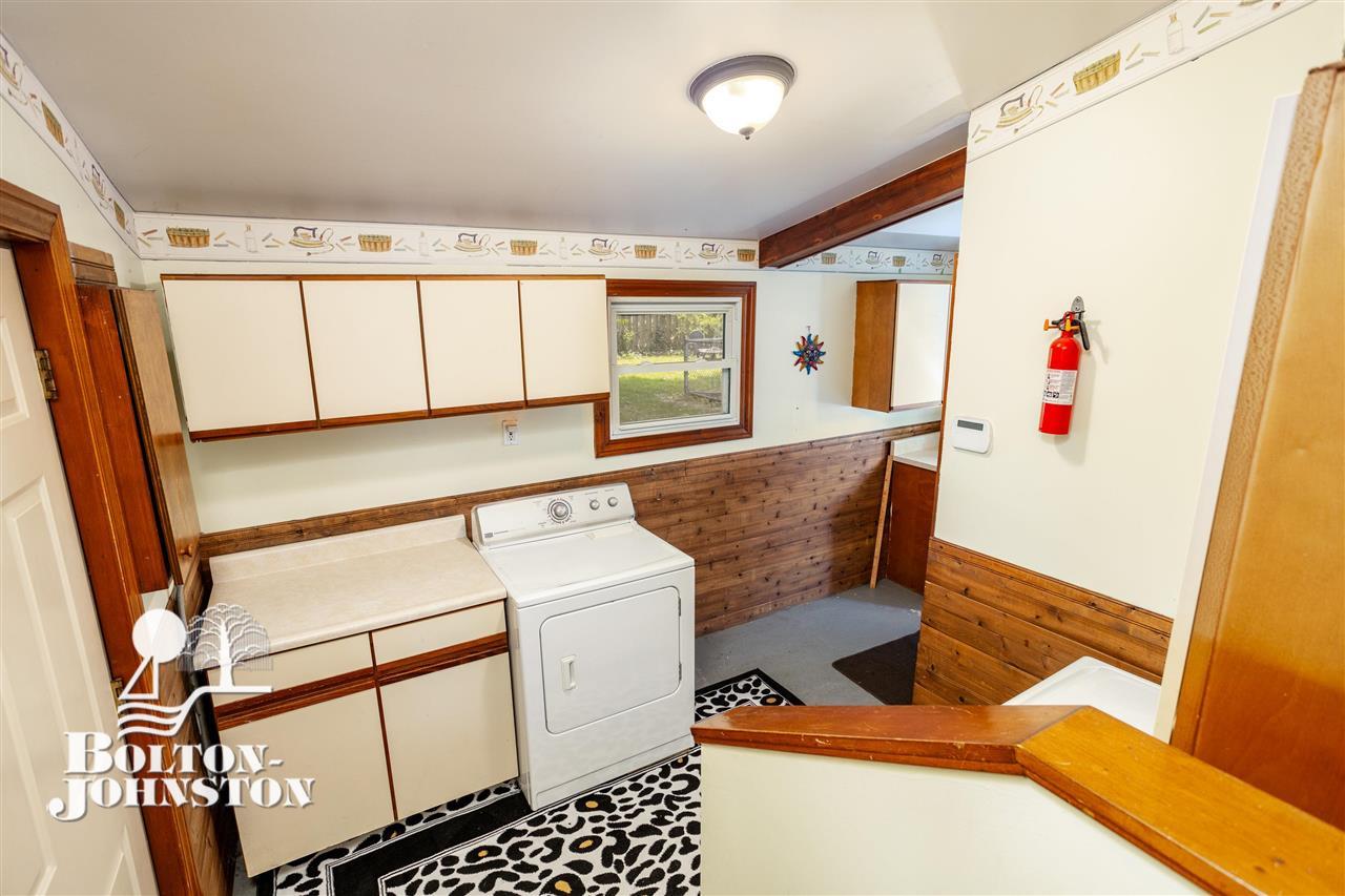 2073 Ridgemont Road Grosse Pointe, MI 48236 - Photo 12 of 21 Laundry Room