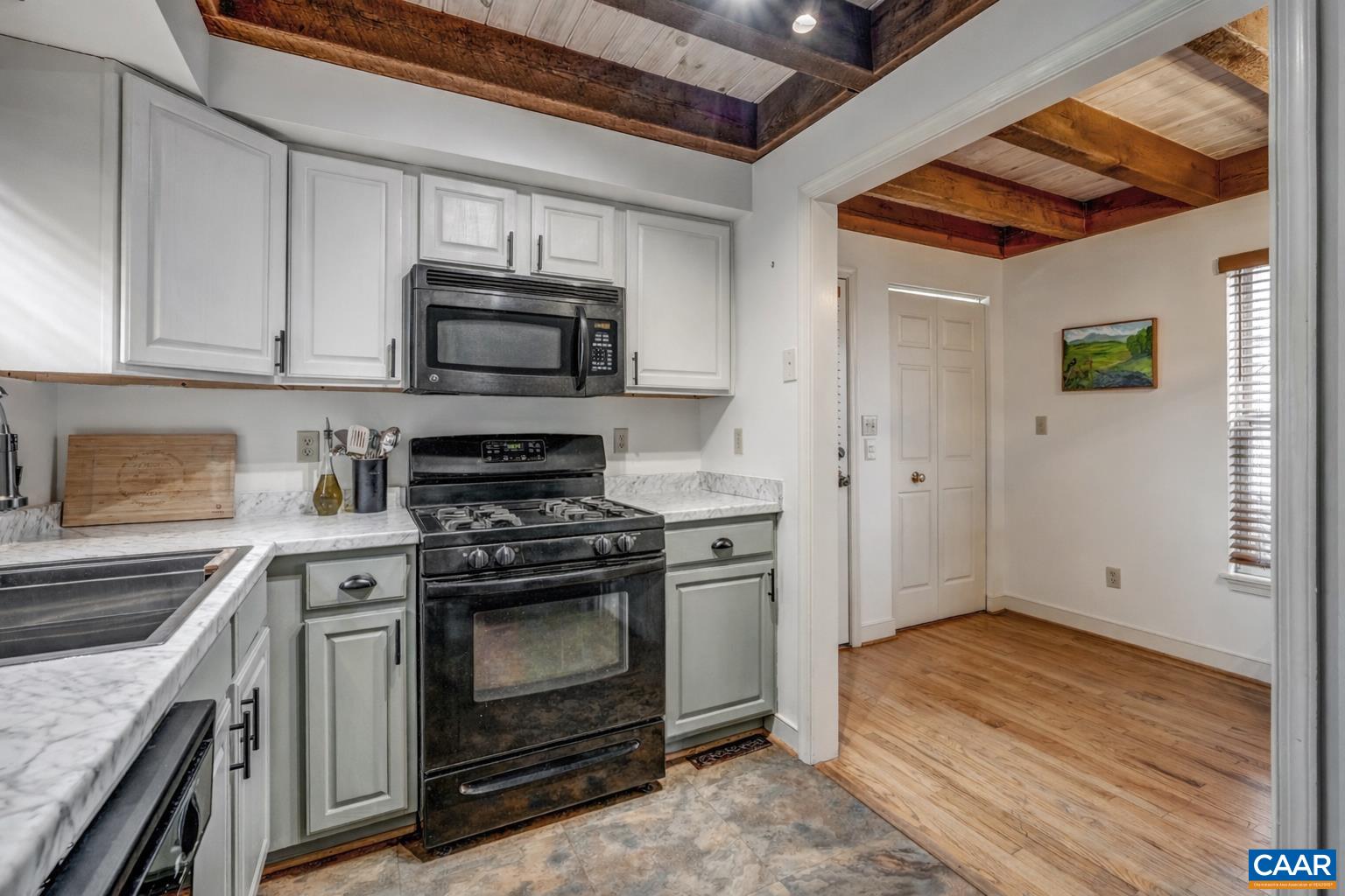 415 12th Street Northwest Charlottesville, VA 22903 - Photo 10 of 28