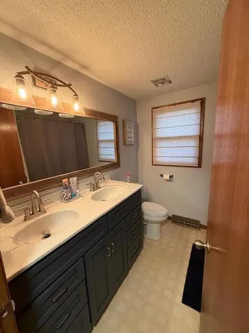 $216,900 | 315 9th Avenue, Clarkfield, MN 56223