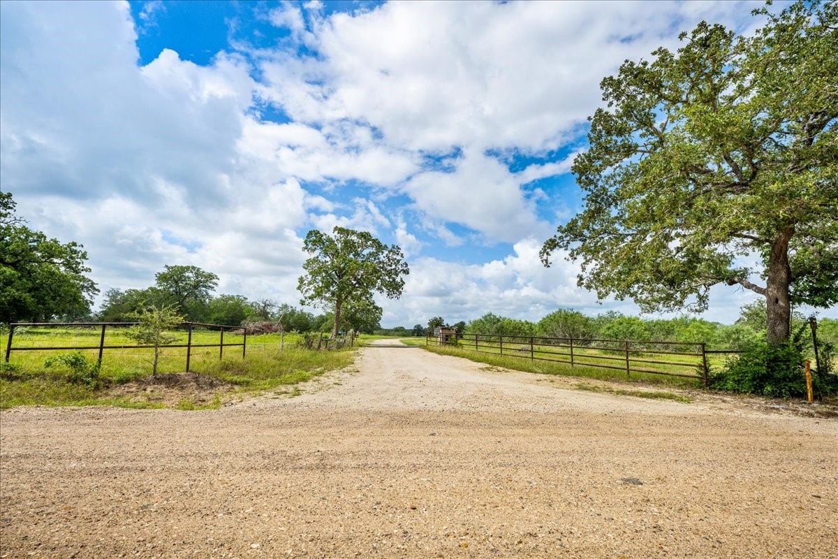 2845 Boehnke Road Muldoon, TX 78949 - Photo 22 of 39