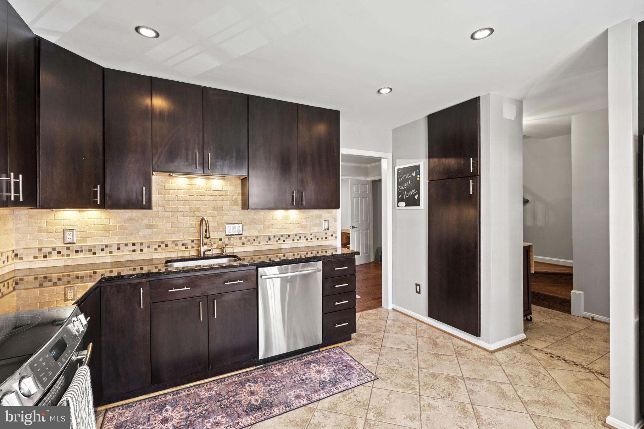 7915 Treeside Court Springfield, VA 22152 - Photo 3 of 23 Gallery Image 3