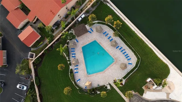 $3,200 | 4900 Brittany Drive South, Unit 811, St. Petersburg, FL 33715