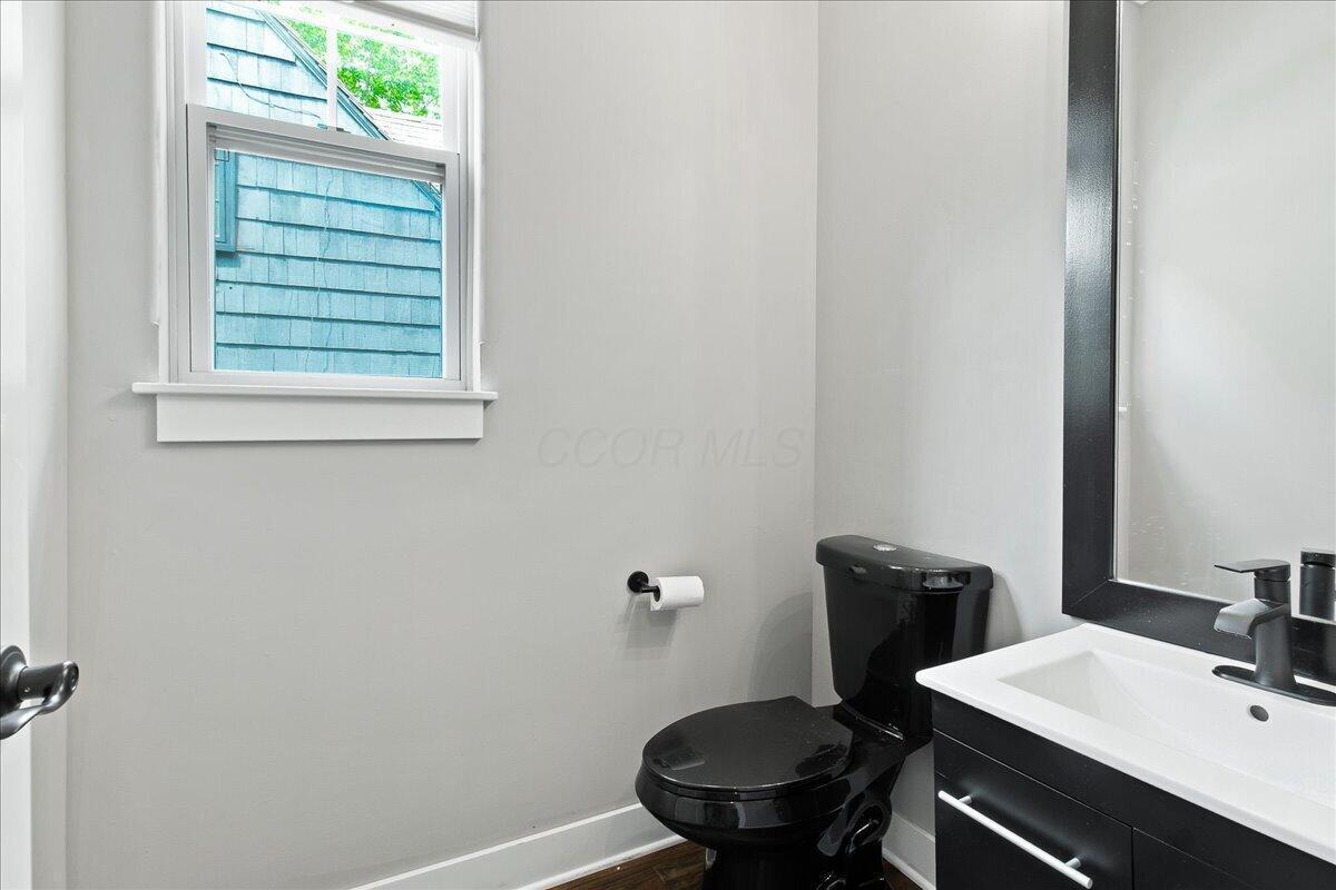 176 East Weber Road Columbus, OH 43202 - Photo 11 of 47 11-11-Half Bath