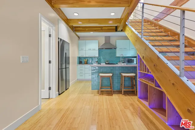 $6,950 | 621 Rose Avenue, Unit A, Venice, CA 90291