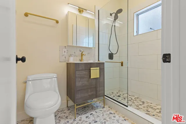 $6,950 | 621 Rose Avenue, Unit A, Venice, CA 90291