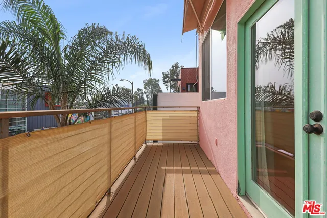 $6,950 | 621 Rose Avenue, Unit A, Venice, CA 90291