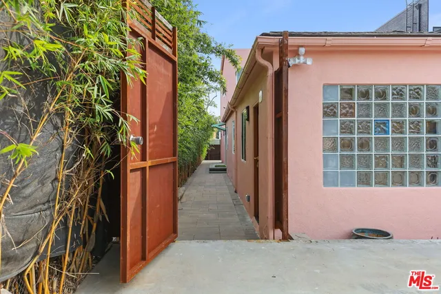 $6,950 | 621 Rose Avenue, Unit A, Venice, CA 90291