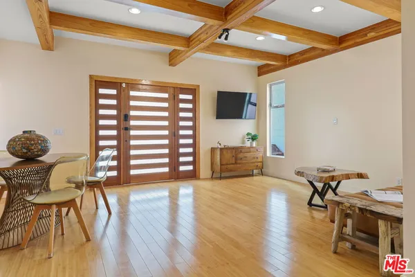 a view of a livingroom with furniture and a ceiling fan