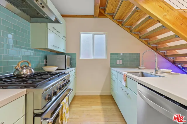 $6,950 | 621 Rose Avenue, Unit A, Venice, CA 90291