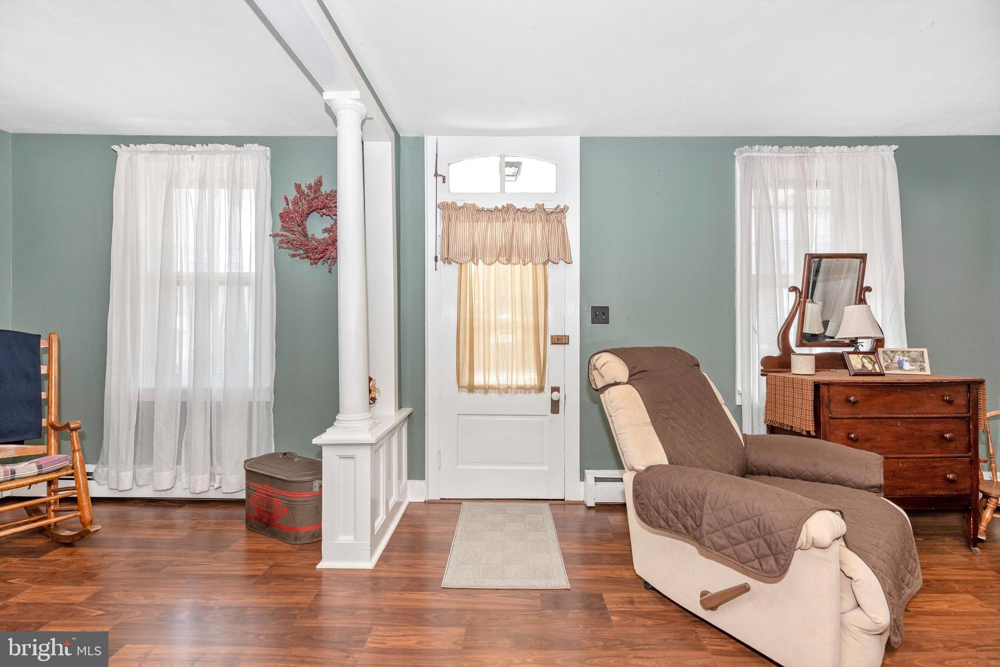 8212 Rocky Ridge Road Thurmont, MD 21788 - Photo 3 of 38 Living room/Entrance