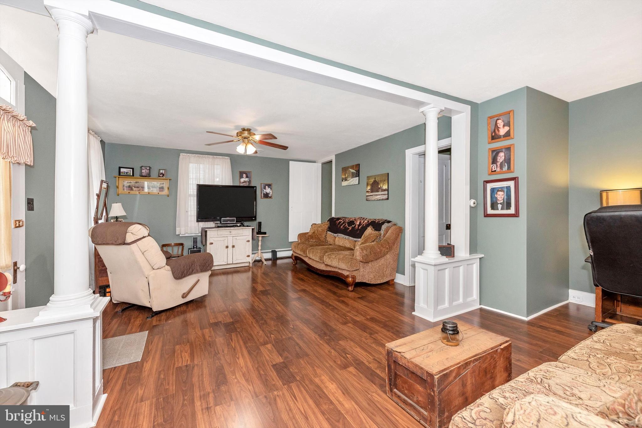 8212 Rocky Ridge Road Thurmont, MD 21788 - Photo 4 of 38 Living room