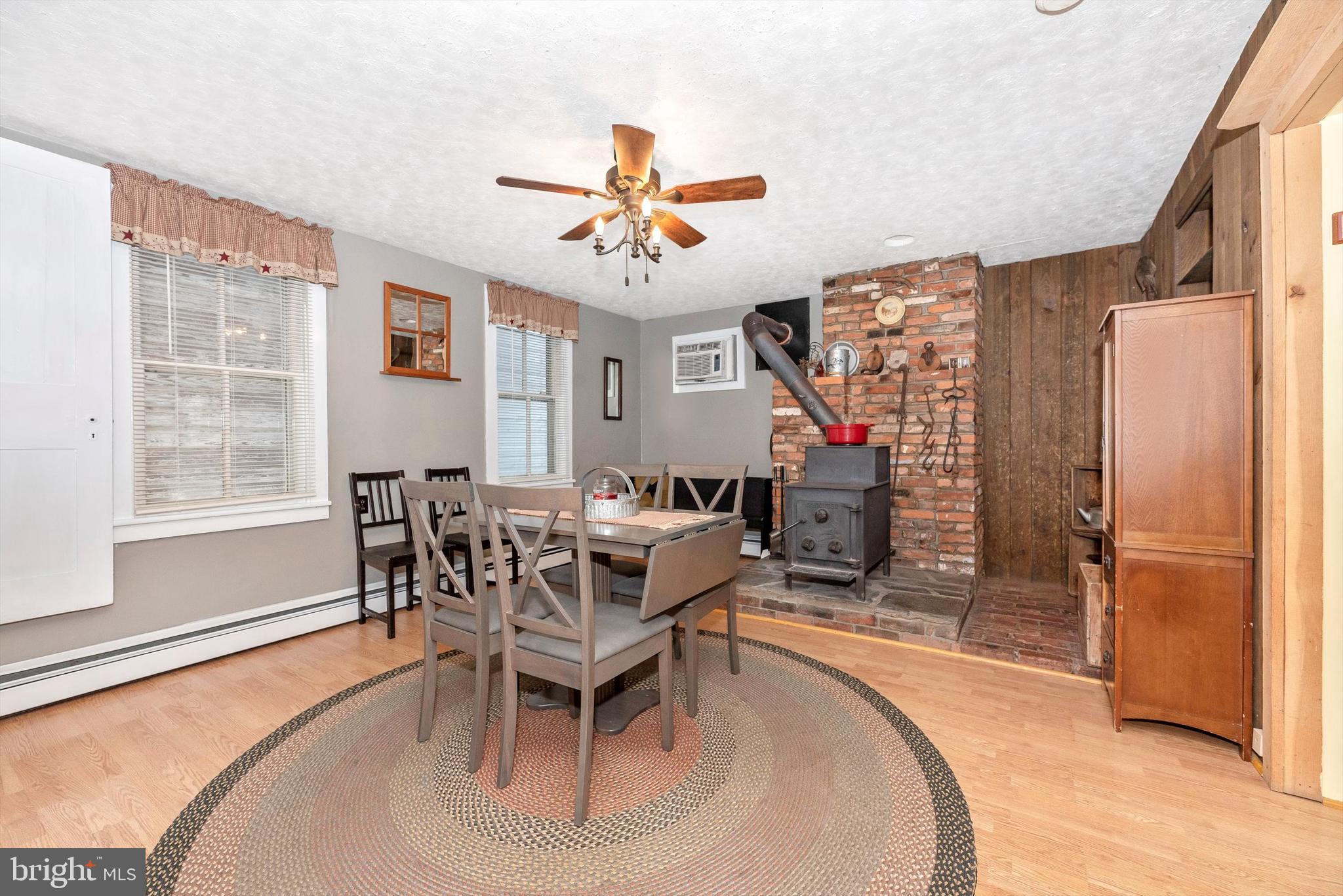 8212 Rocky Ridge Road Thurmont, MD 21788 - Photo 7 of 38 Dining room