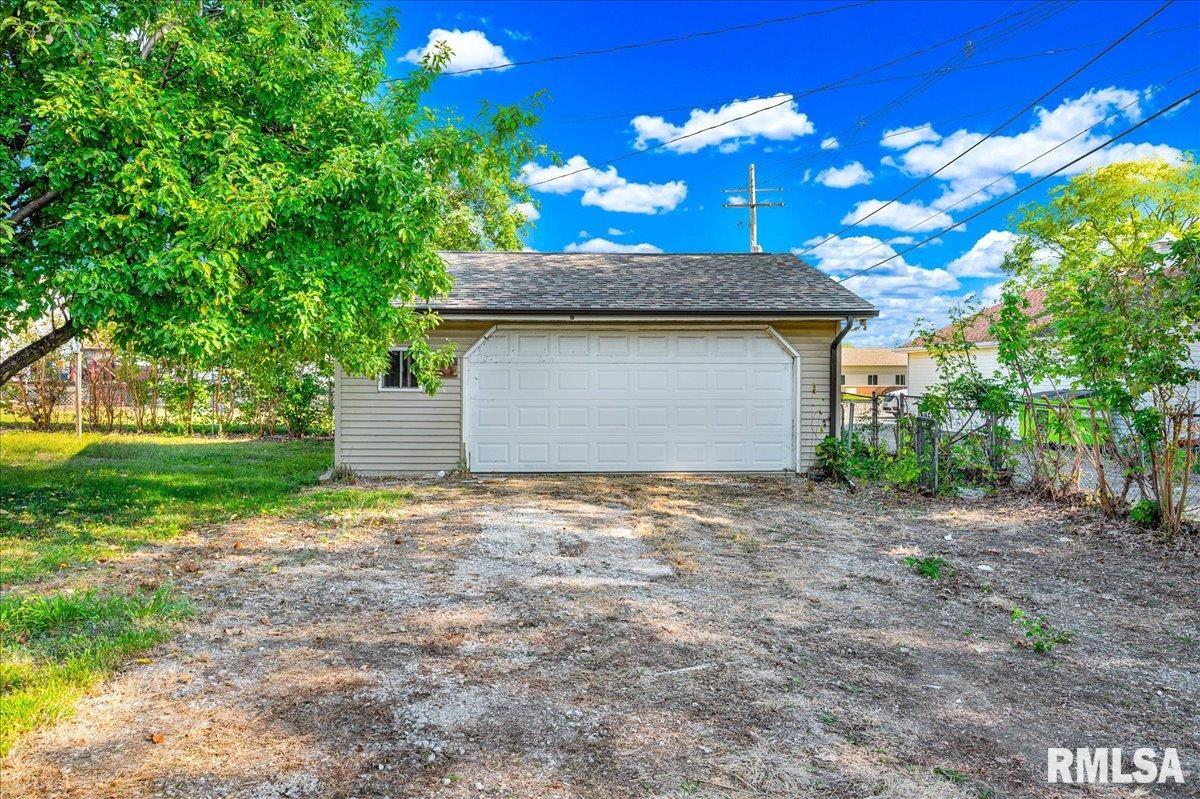 423 West Chestnut Street Chillicothe, IL 61523 - Photo 2 of 24