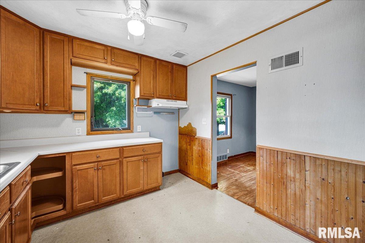 423 West Chestnut Street Chillicothe, IL 61523 - Photo 8 of 24