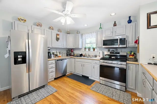 $1,100,000 | 98 Scofield Avenue, Stamford, CT 06906