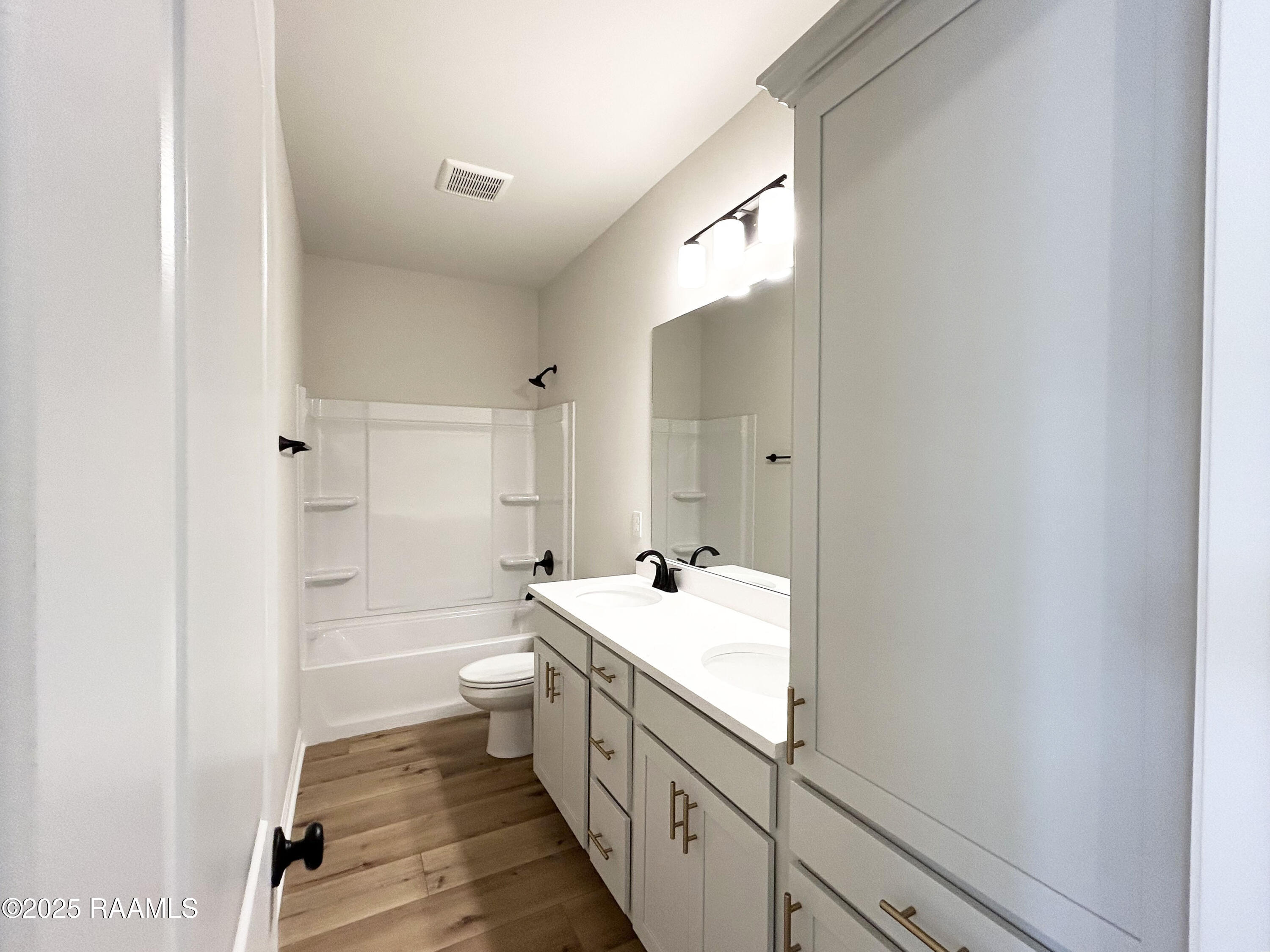 409 Weaver Way Maurice, LA 70555 - Photo 10 of 12 BATHROOM