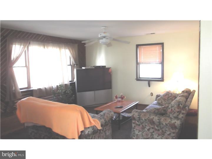 2347 Mole Road Secane, PA 19018 - Photo 4 of 20 Family Room