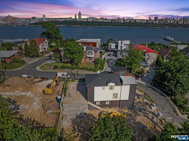 an aerial view of a house with outdoor space and lake view