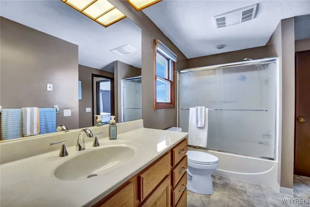 $379,900 | 3540 Howard Road, Hamburg, NY 14075