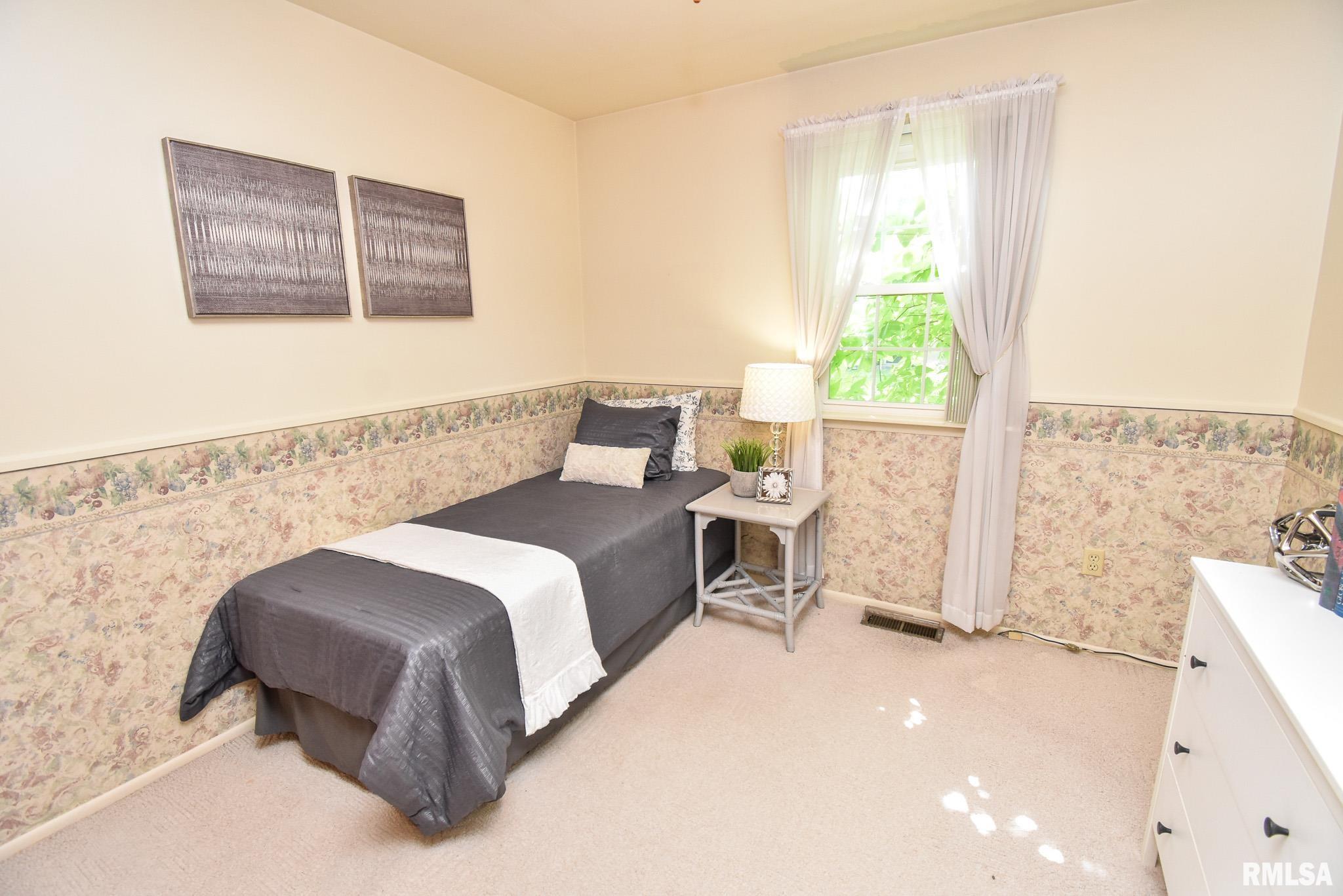 407 Sherwood Park Road Washington, IL 61571 - Photo 13 of 36 Gallery Image 13