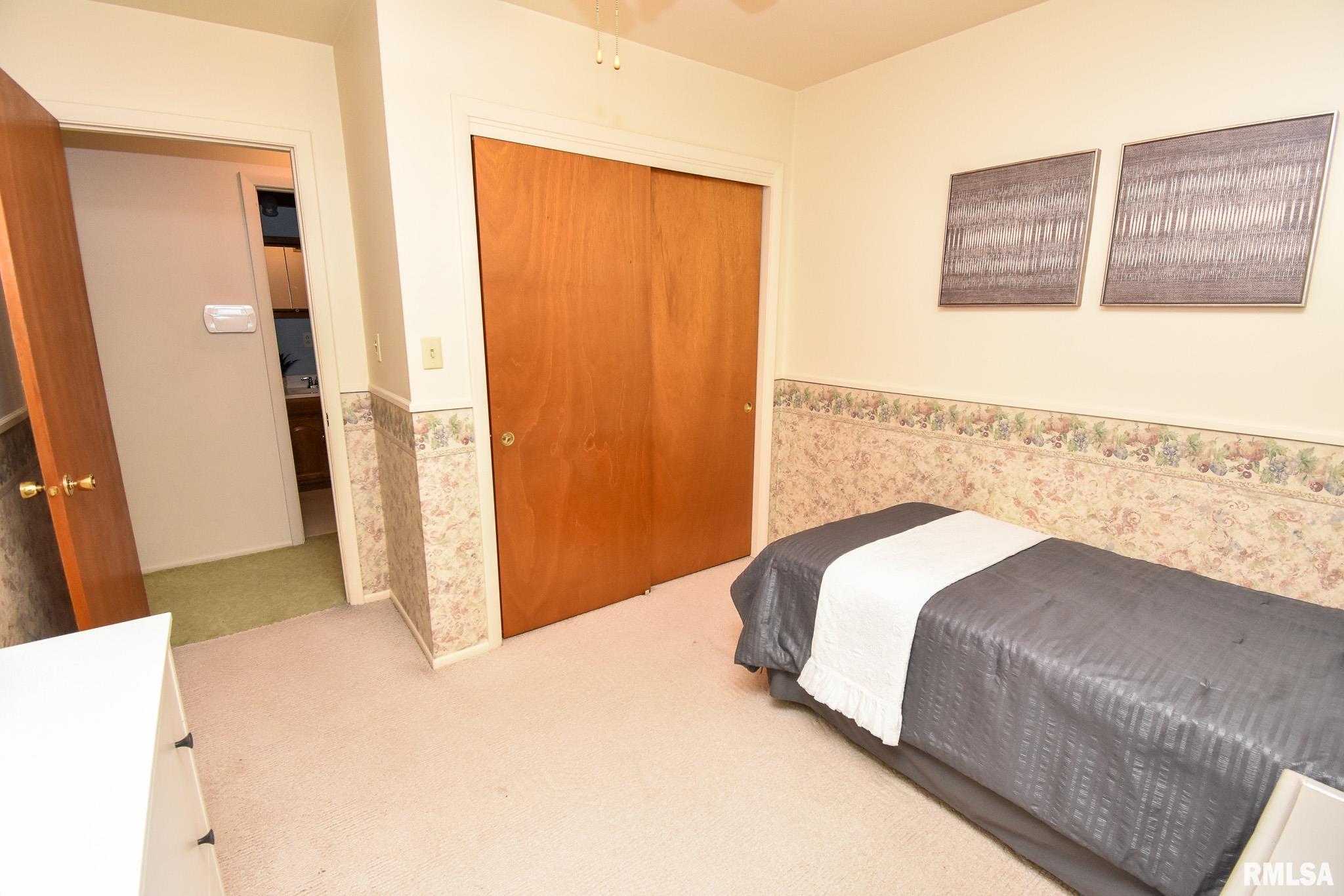 407 Sherwood Park Road Washington, IL 61571 - Photo 14 of 36 Gallery Image 14