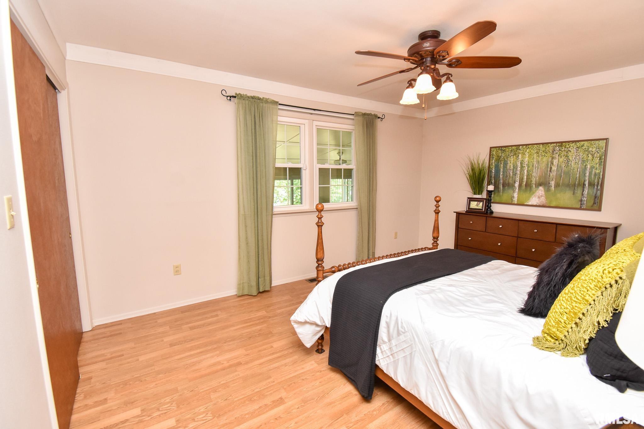 407 Sherwood Park Road Washington, IL 61571 - Photo 17 of 36 Gallery Image 17