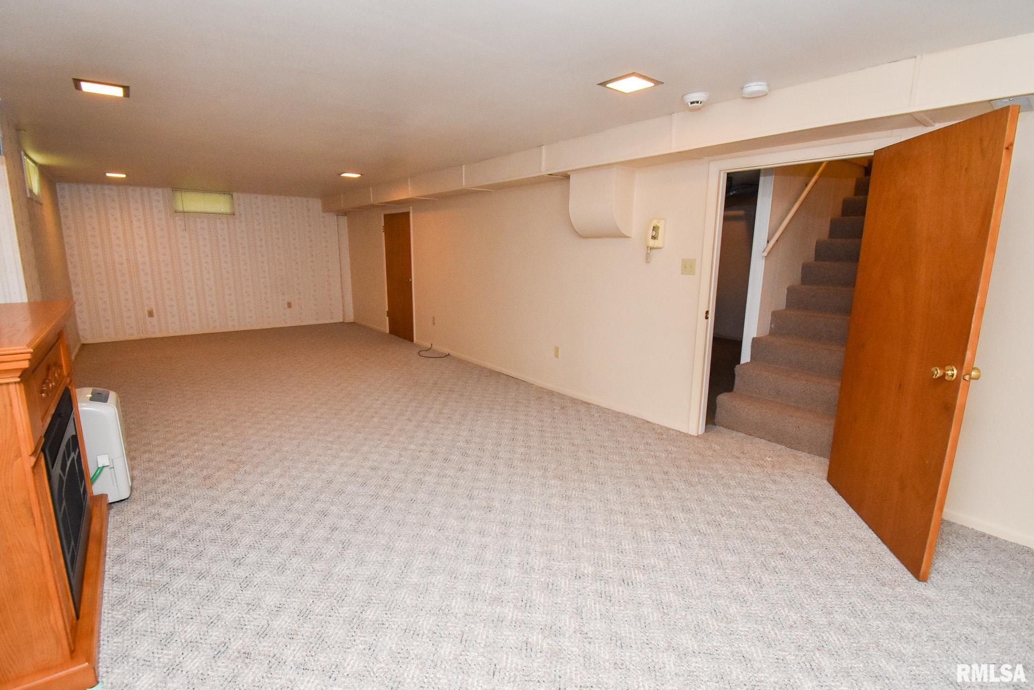 407 Sherwood Park Road Washington, IL 61571 - Photo 22 of 36 Gallery Image 22