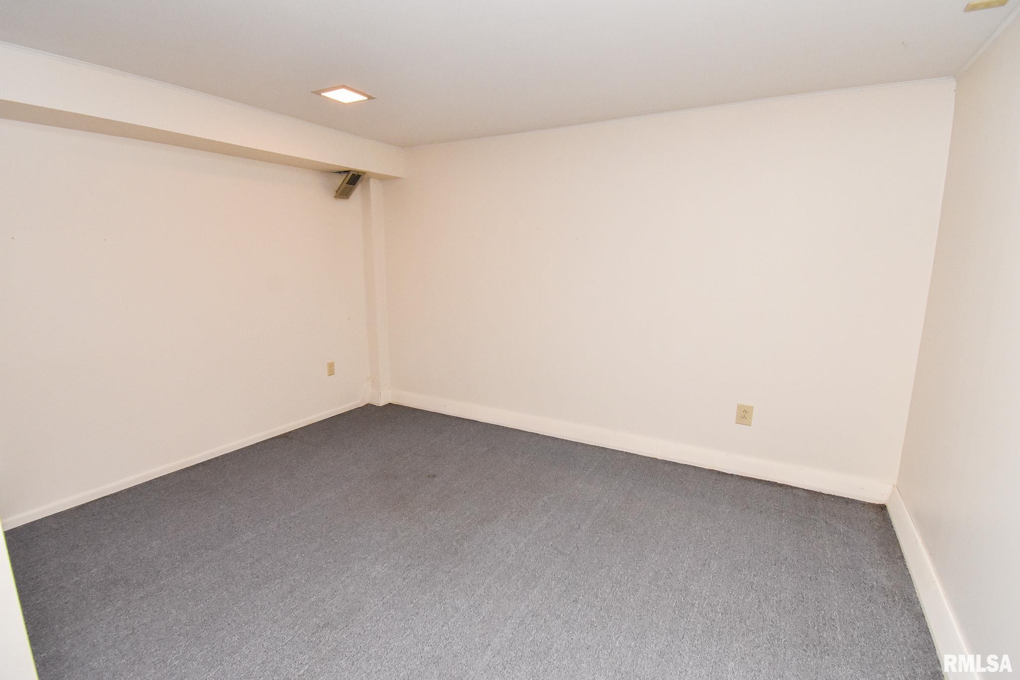 407 Sherwood Park Road Washington, IL 61571 - Photo 23 of 36 Gallery Image 23