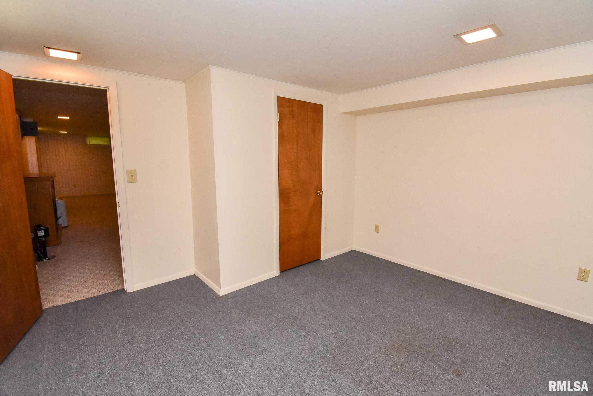 407 Sherwood Park Road Washington, IL 61571 - Photo 24 of 36 Gallery Image 24