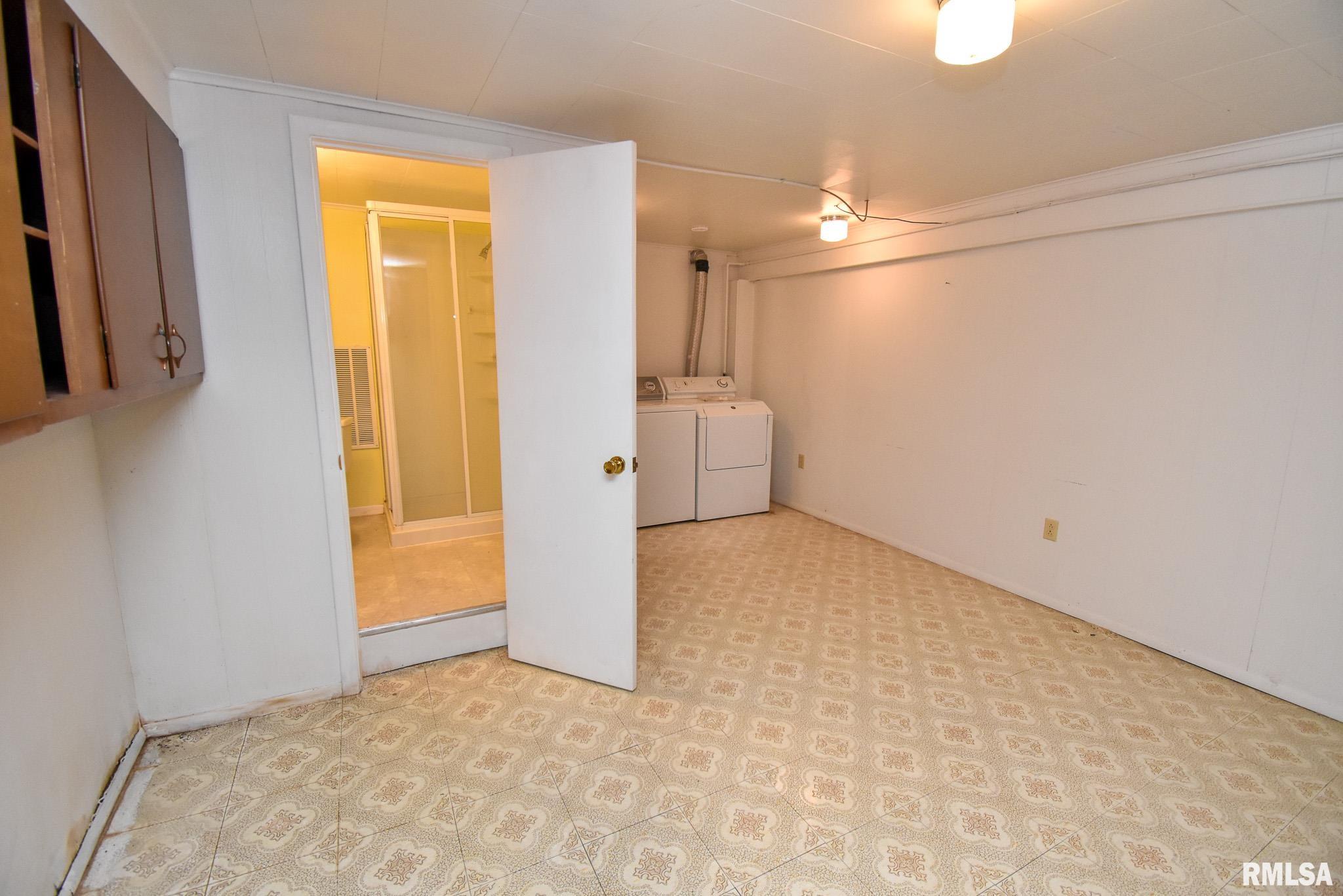 407 Sherwood Park Road Washington, IL 61571 - Photo 29 of 36 Gallery Image 29