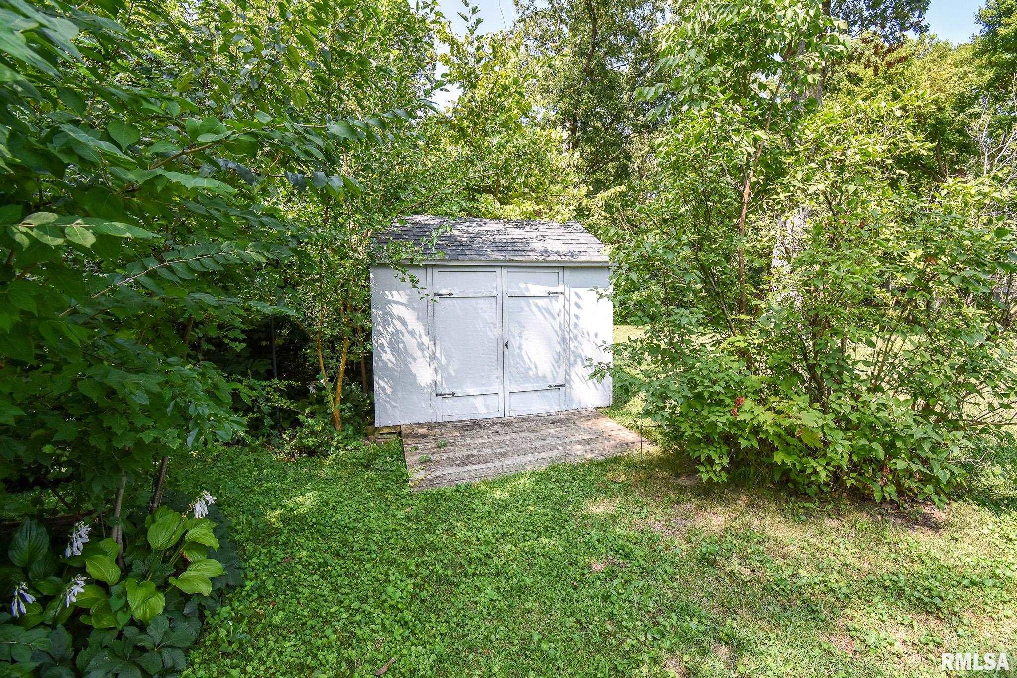 407 Sherwood Park Road Washington, IL 61571 - Photo 35 of 36 Gallery Image 35