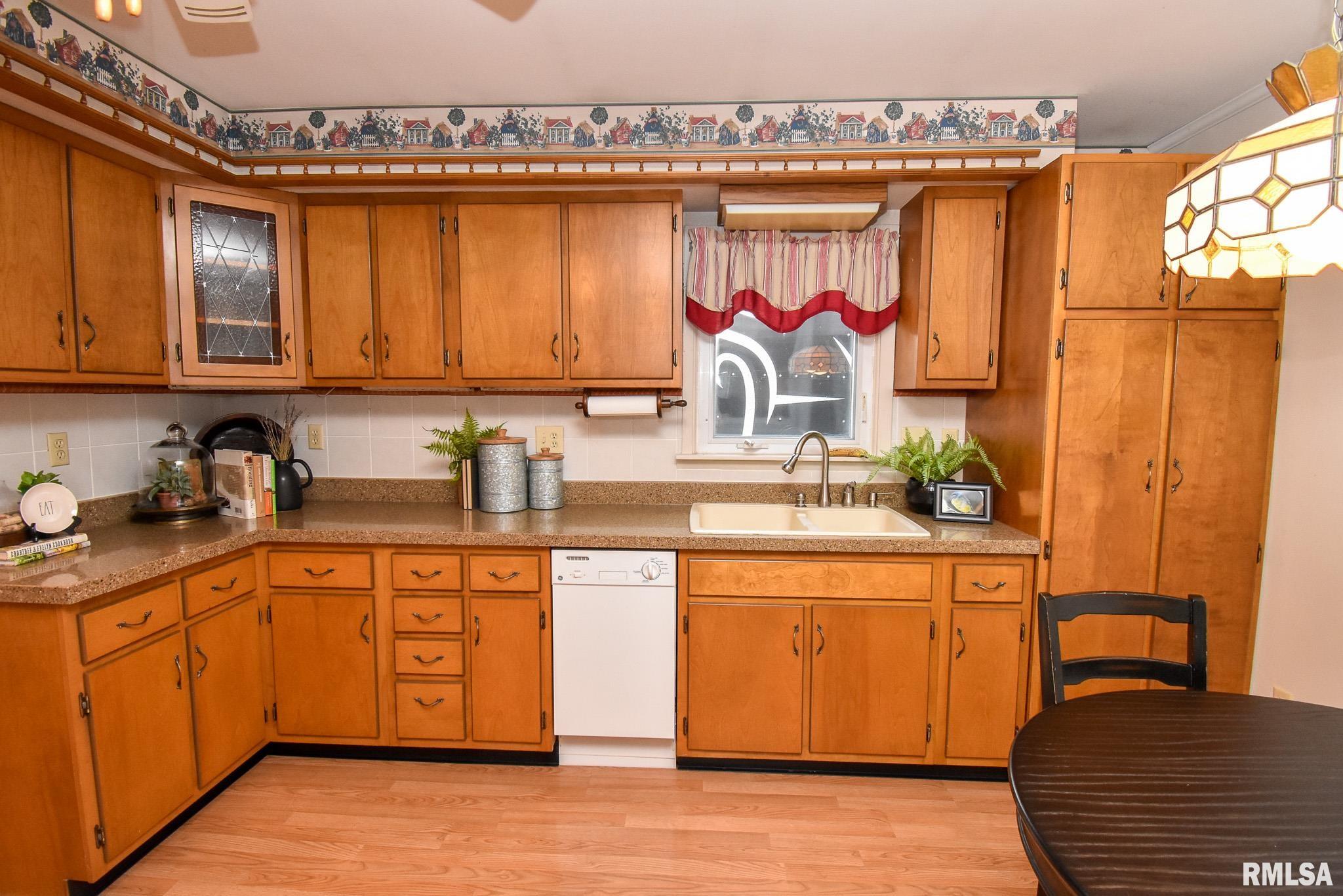 407 Sherwood Park Road Washington, IL 61571 - Photo 8 of 36 Gallery Image 8