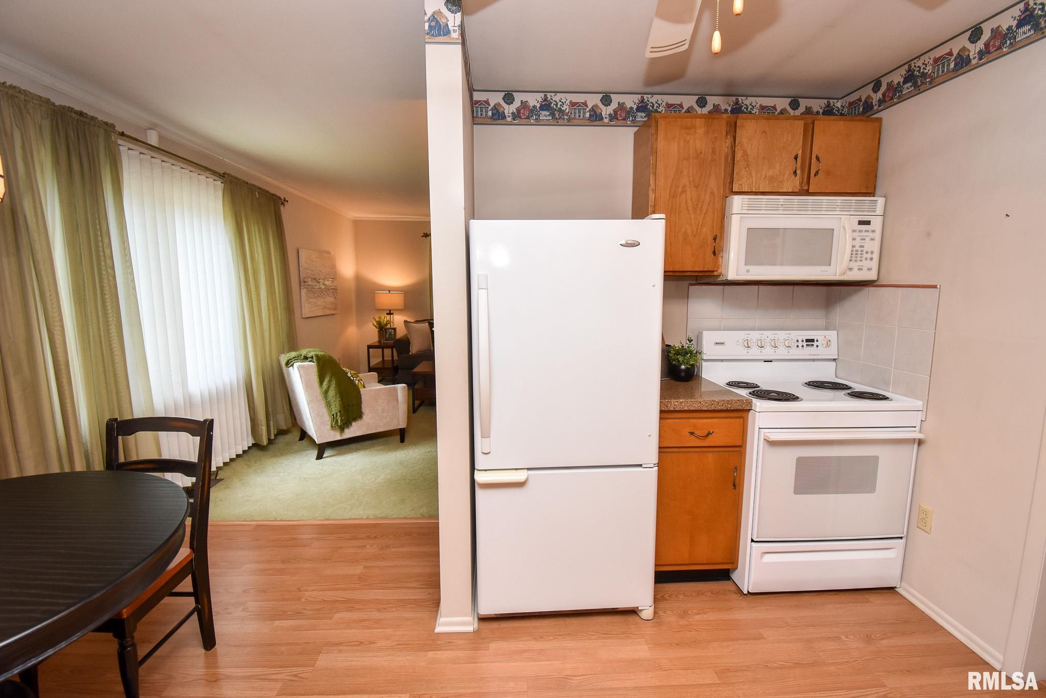 407 Sherwood Park Road Washington, IL 61571 - Photo 10 of 36 Gallery Image 10