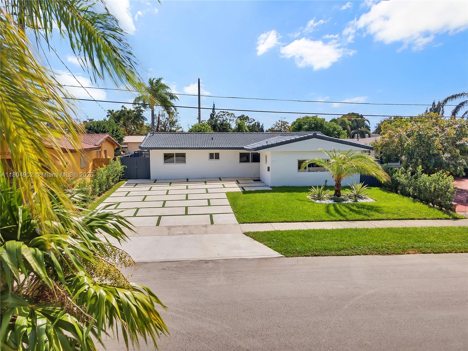 2828 Cleveland Street Hollywood, FL 33020 - Photo 11 of 23 a view of a basket ball ground