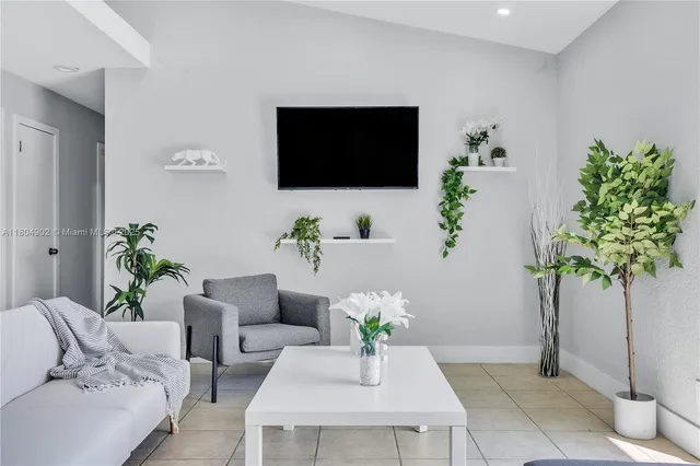 $10,000 | 2828 Cleveland Street, Hollywood, FL 33020