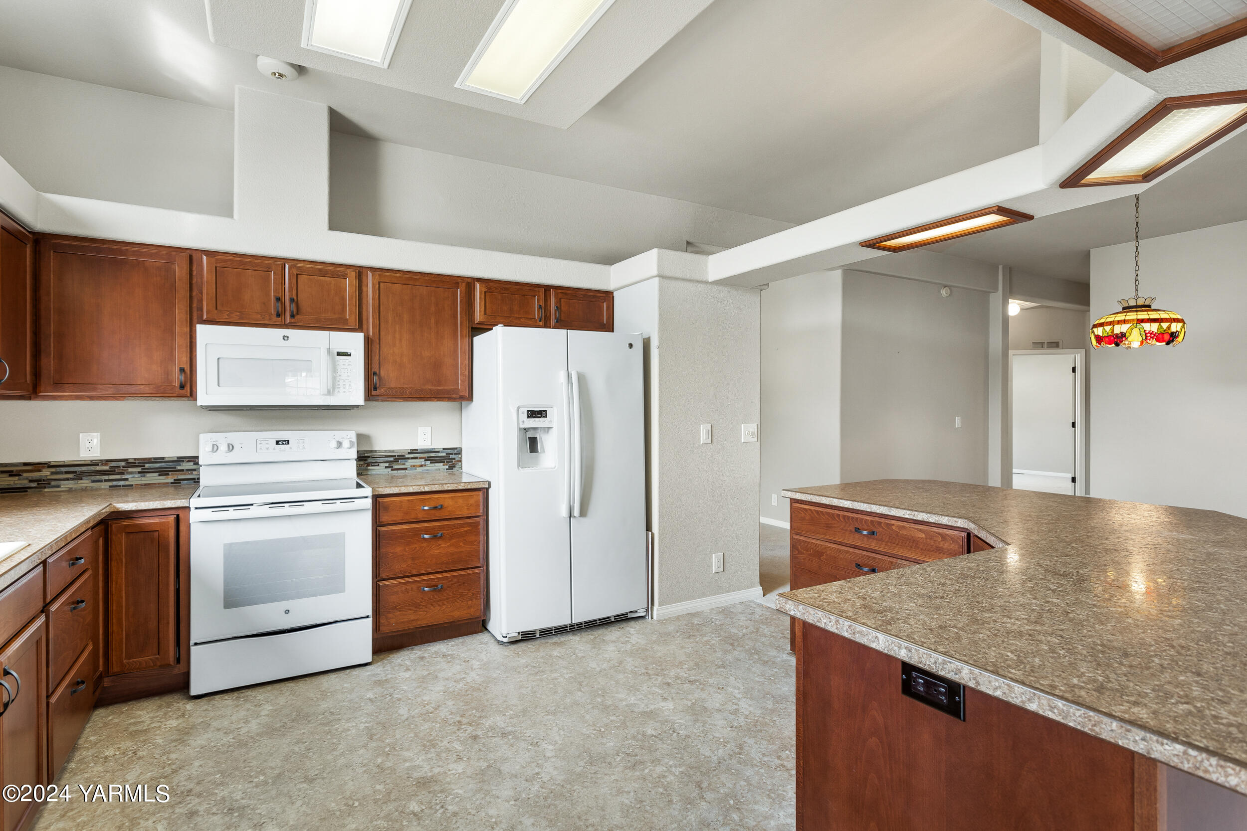 7001 Cottage Way Yakima, WA 98908 - Photo 13 of 40 7001CottageWay_13-2