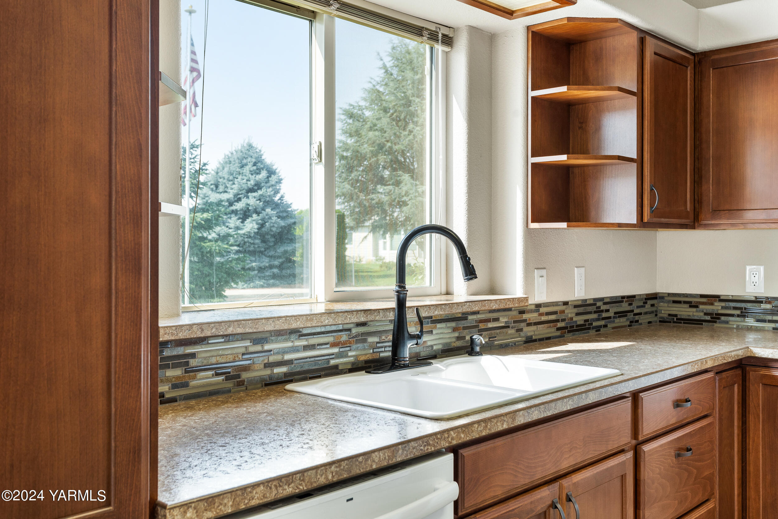 7001 Cottage Way Yakima, WA 98908 - Photo 14 of 40 7001CottageWay_14-2